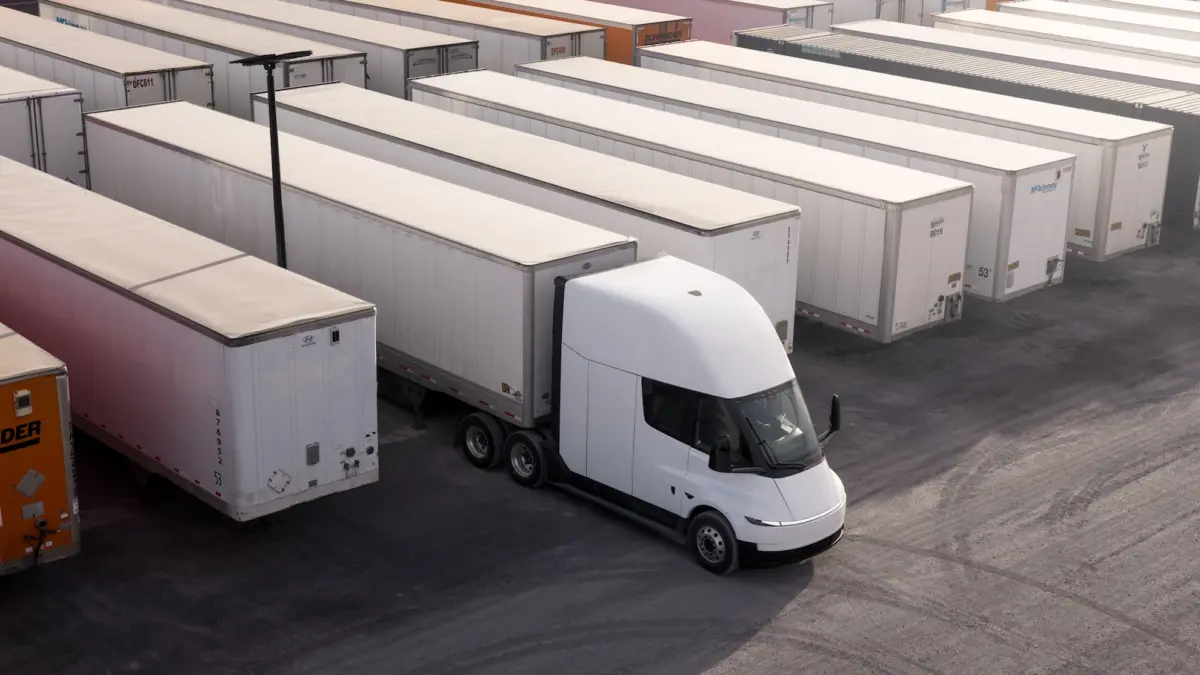 Autonomous and Electric Freight Decarbonization: Einride’s Landmark Acquisition of 500 Tesla Semis Marks a Major Pivot for Fleet Operations