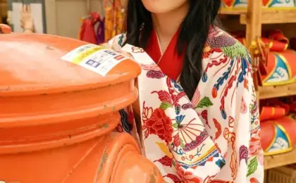 Industry Milestone: Voice Actress and Artist Kona Tsukine Announces Highly Anticipated 1st Photobook "Hitotoki"