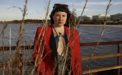 Laura Fisher’s Sonic Metamorphosis: A Deep Dive into THE SKY IS A WONDROUS BEING I AM LUCKY TO BE INSIDE