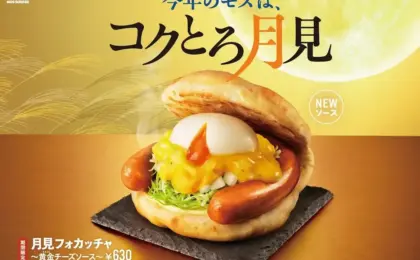 Mos Burger Defies Autumn Tradition with the Debut of the Tsukimi Focaccia Golden Cheese Sauce Sandwich