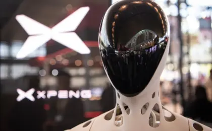 The Great Automaker Pivot: Why the Global Auto Industry is Betting its Future on Humanoid Robots