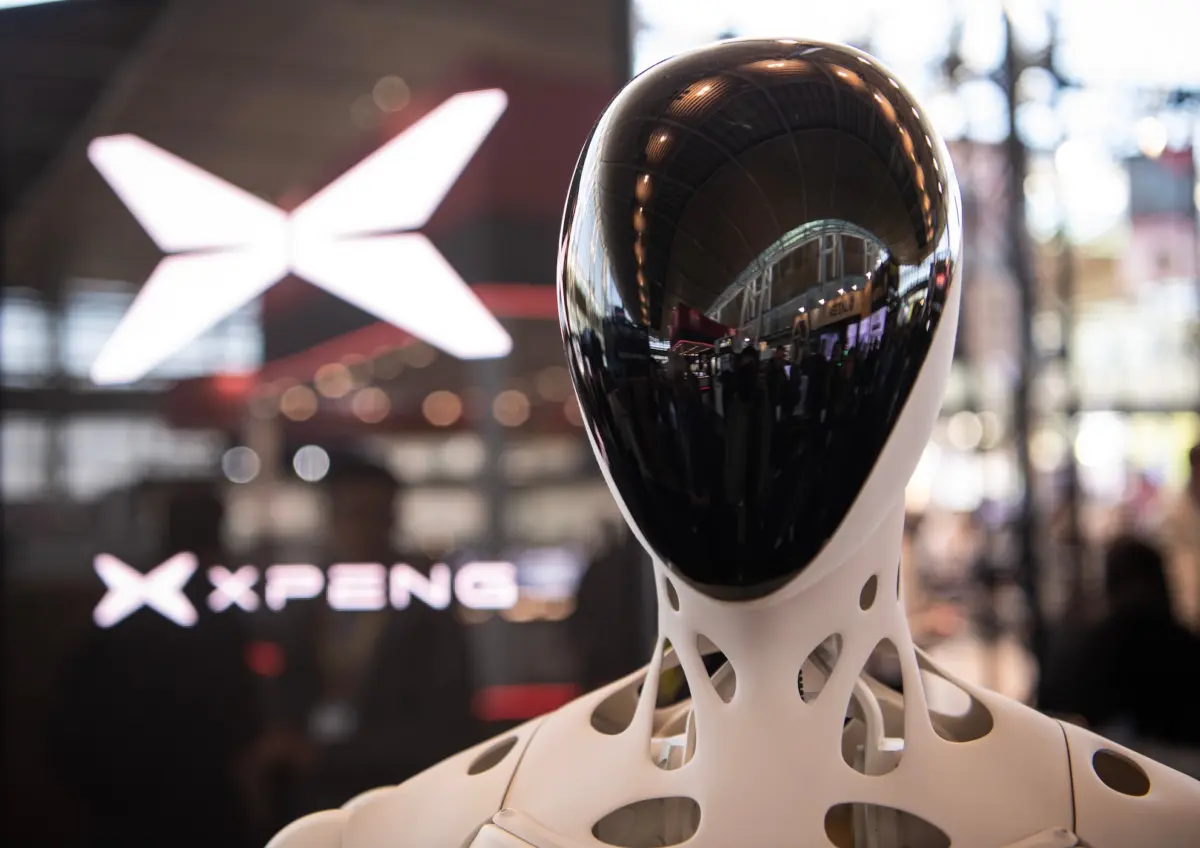 The Great Automaker Pivot: Why the Global Auto Industry is Betting its Future on Humanoid Robots