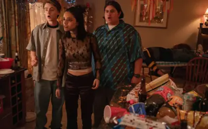 The Millennial Bug’s Nostalgic Return: Analyzing A24’s "Y2K" and the Cultural Obsession with the Turn of the Millennium