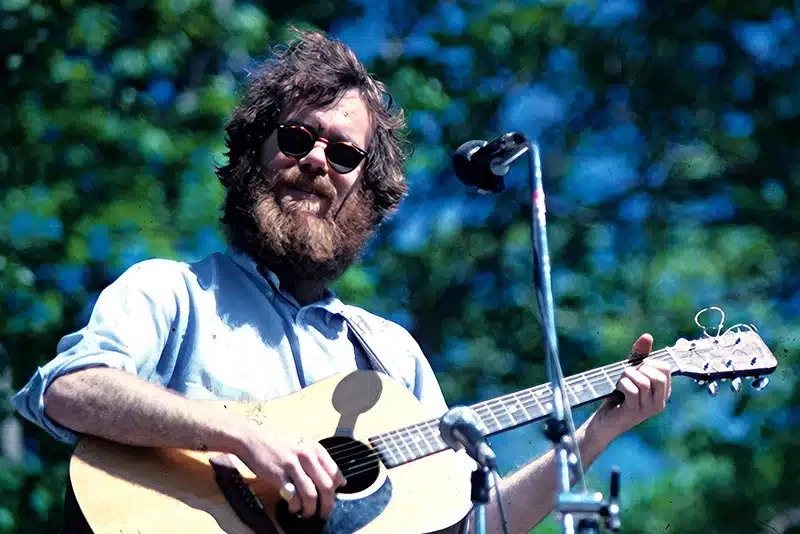 A Life in Full-Circle Candor: Loudon Wainwright III Celebrates Eight Decades at Town Hall