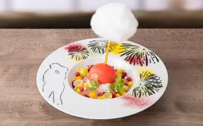 映画「チェンソーマン」レゼが働く“喫茶二道”がカフェに！ デンジとの名シーンを再現したメニューに注目♪ | アニメ！アニメ！