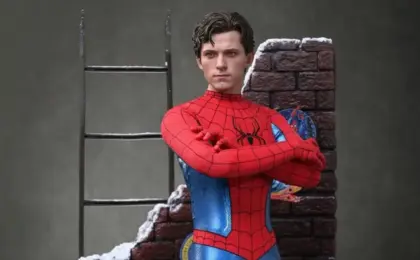 Executive Overview: Hot Toys Unveils the Definitive Spider-Man (Final Swing Suit) Sixth Scale Figure