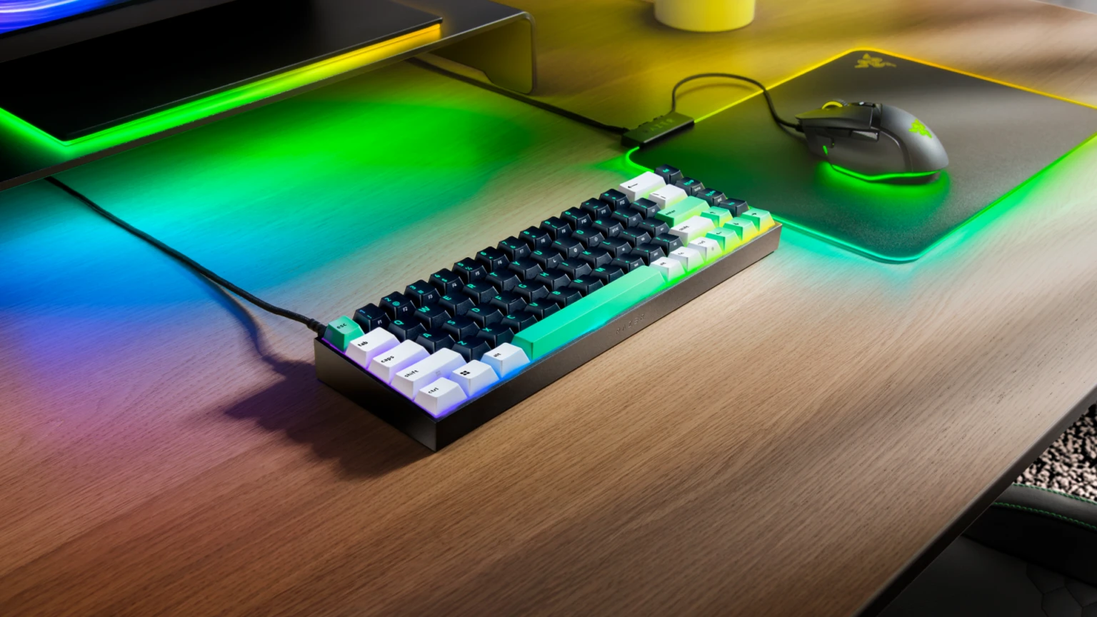 Razer Bridges Mass-Market Gaming and Enthusiast Customization with the Reclusa X Mini 65%