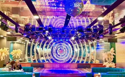 Stepping Back in Time Beneath the Neon: Inside Niinana Kissa, Kabukicho’s Hidden Retro Cabaret Cafe