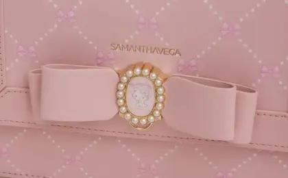 The Heisei Nostalgia Wave: SAMANTHAVEGA Unveils Exclusive Charmmy Kitty Collection