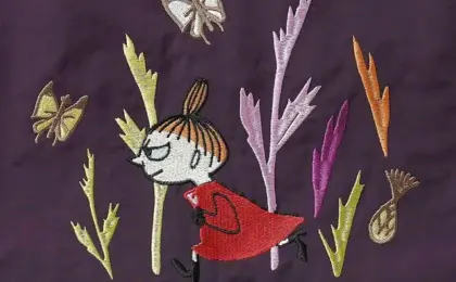 Woven Whimsy: T2O Unveils Exquisite New "Moomin" Jacquard Bag Collection Featuring "The Ancestor" and "Little My"