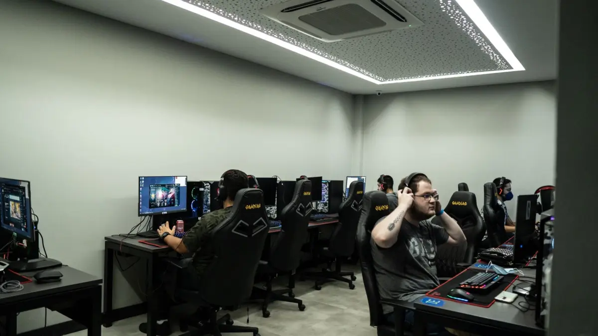 BBL Clinch Vital 2-0 Sweep Over EYEBALLERS to Advance at PGL Bucharest Closed Qualifier 2026