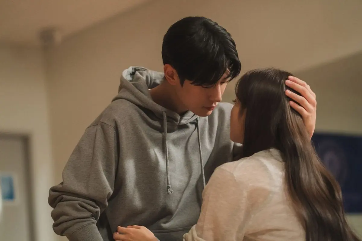 Navigating Time, Tragedy, and Romance: An In-Depth Look at the Phenomenal Rise of Fantasy K-Drama “Dive into You”