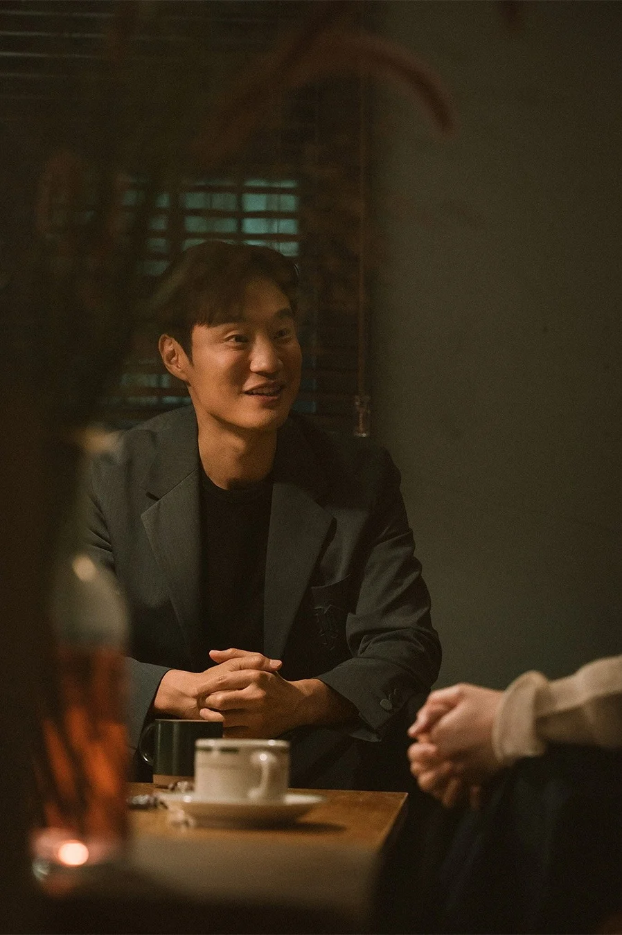 Sparks Fly: Shim Eun Kyung and Lee Hee Joon Clash in Character Stills for Upcoming Ensemble Drama ‘The Table: Day and Night’