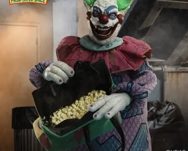 The Show Must Go On: Mezco Toyz Unveils the Terrifyingly Detailed ‘Killer Klowns from Outer Space’ Jumbo Figure