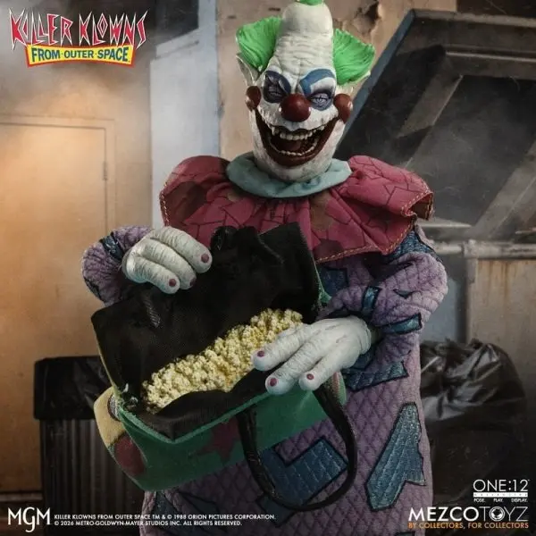 The Show Must Go On: Mezco Toyz Unveils the Terrifyingly Detailed ‘Killer Klowns from Outer Space’ Jumbo Figure