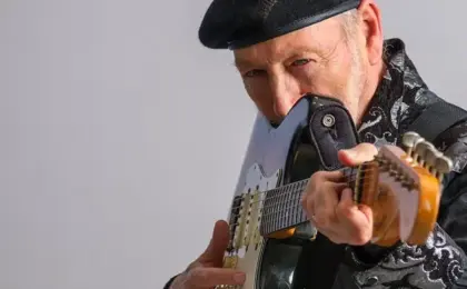 The Unyielding Bard: Richard Thompson Defies Decades with Hippies, Thugs and Heroes