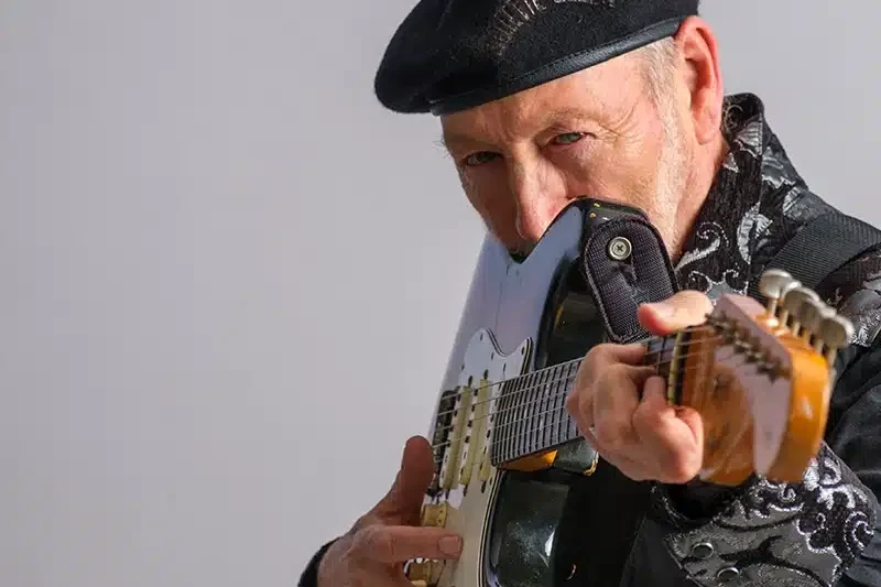 The Unyielding Bard: Richard Thompson Defies Decades with Hippies, Thugs and Heroes