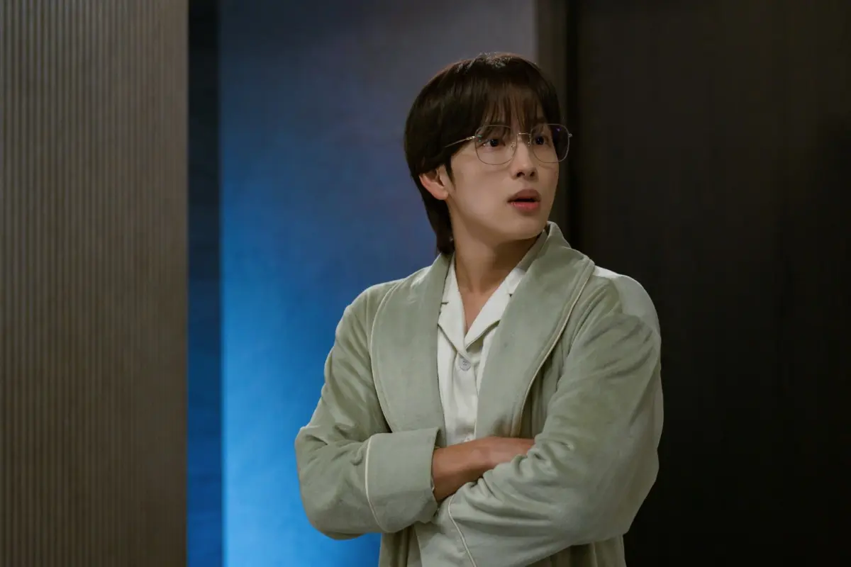Unveiling the Dangerously Close Dynamic: Yim Si Wan and Seol In Ah Prepare for High-Stakes Romance in Upcoming Thriller ‘Love in Disguise’